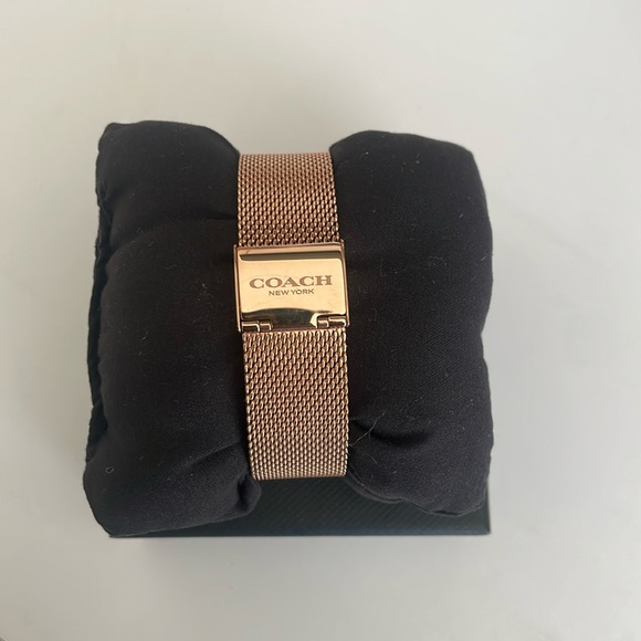 Coach women’s grand watch with Mesh band - Picture 3 of 4